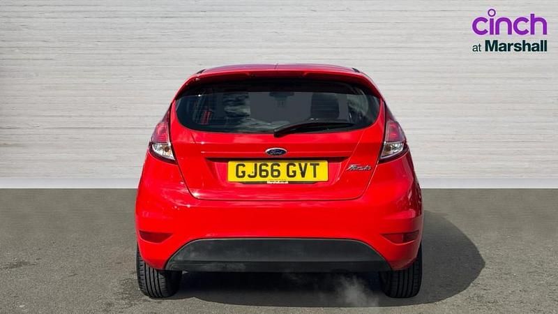 Used Ford Fiesta Zetec 82 HP (60 kW) 2016 Red