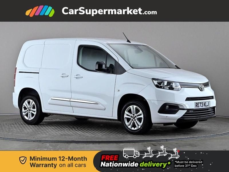 White Used 2023 Toyota Proace Design MPV | £18,797 (Fair price) - Image 1/3