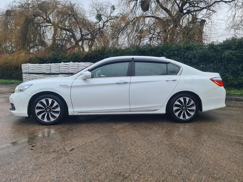 Used Honda Accord Hybrid 214 HP (157 kW) 2013 White Sedan