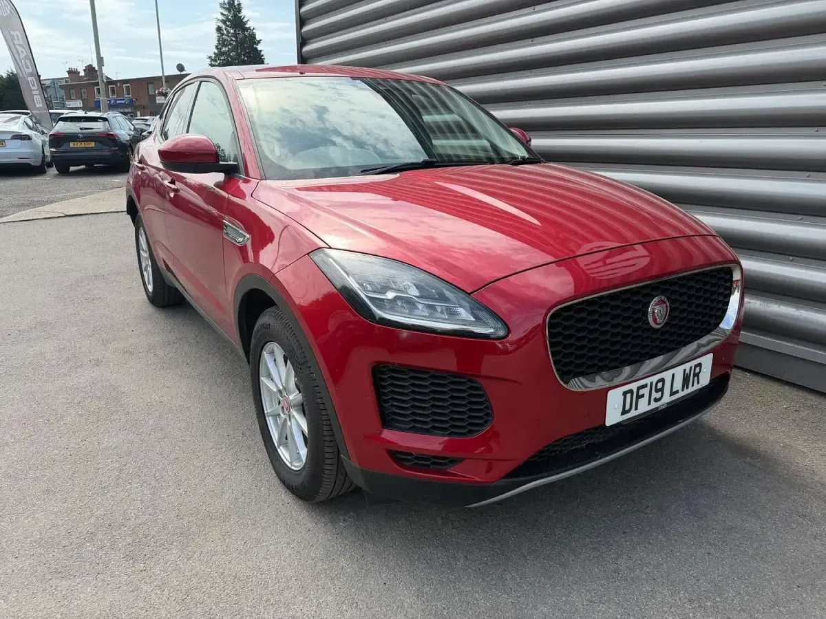 Used Jaguar E-Pace 200 HP (147 kW) 2019 Red SUV