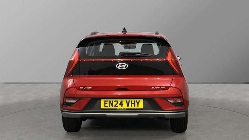 Used Hyundai Bayon Advanced 100 HP (73 kW) 2024 Red SUV