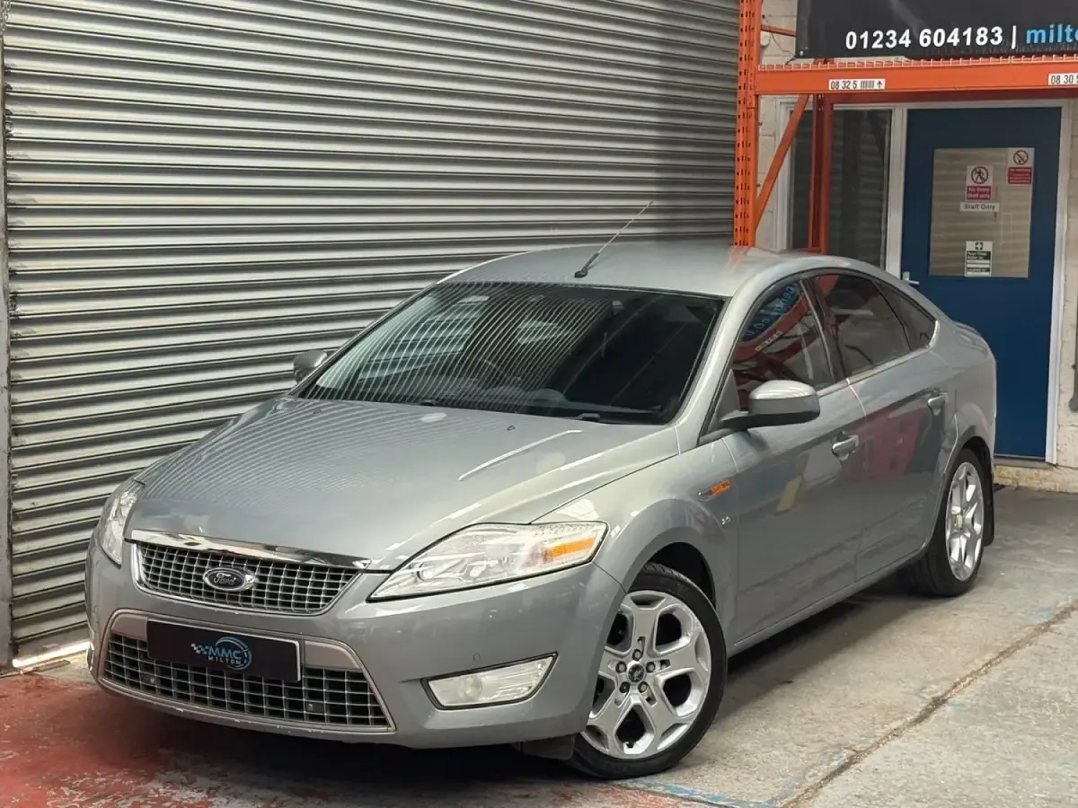 Begagnad Ford Mondeo Titanium 160 HK (117 kW) 2007 Grå Halvkombi