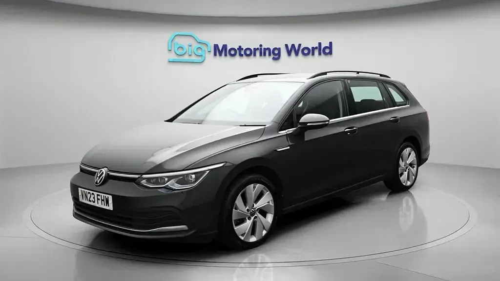Second-hand VW Golf VIII Style 150 CP (110 kW) 2023 Gri Break