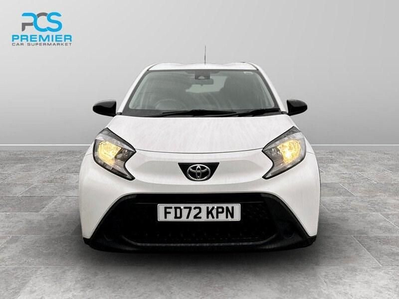 Used Toyota Aygo X PURE 72 HP (52 kW) 2023 White SUV