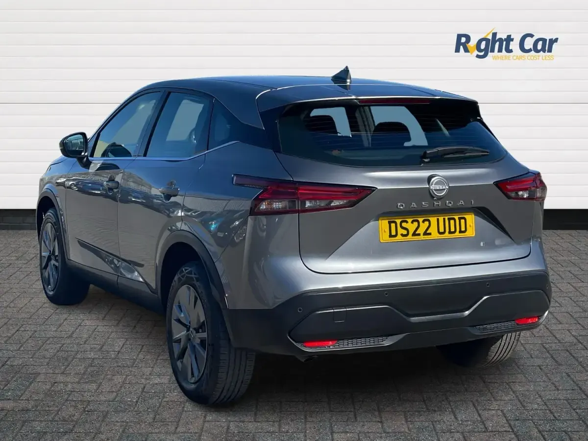 Usado Nissan Qashqai Visia 2022 Gris SUV