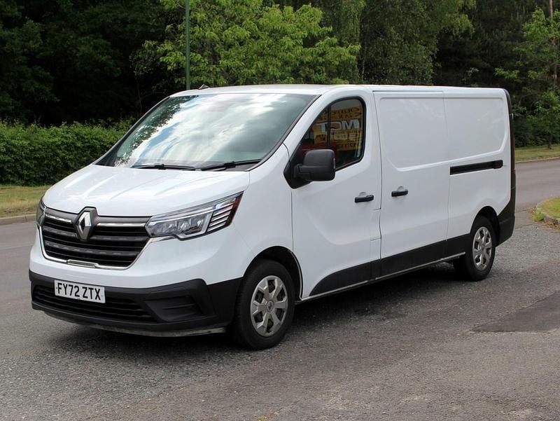 White Used 2022 Renault Trafic Business Van | £14,995 (Good price) - Image 1/4