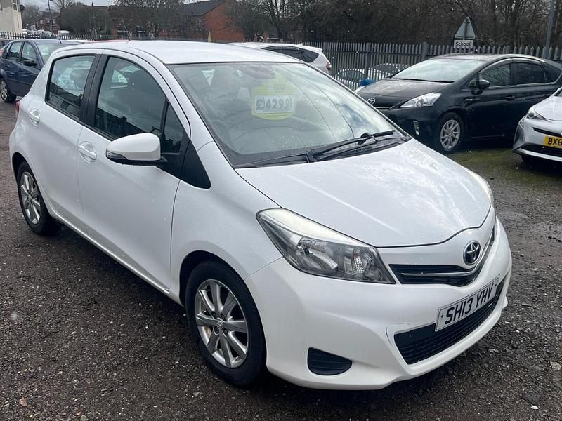 Used Toyota Yaris 2013 White Hatchback