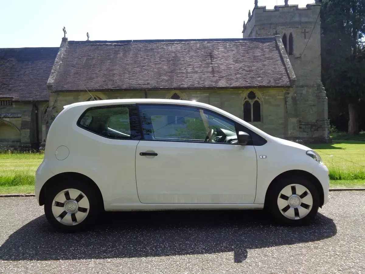 Used VW up! take up! 60 HP (44 kW) 2012 White Hatchback