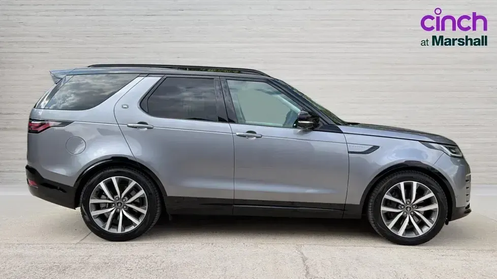 Used Land Rover Discovery SE Dynamic 350 HP (257 kW) 2025 Eiger grey SUV