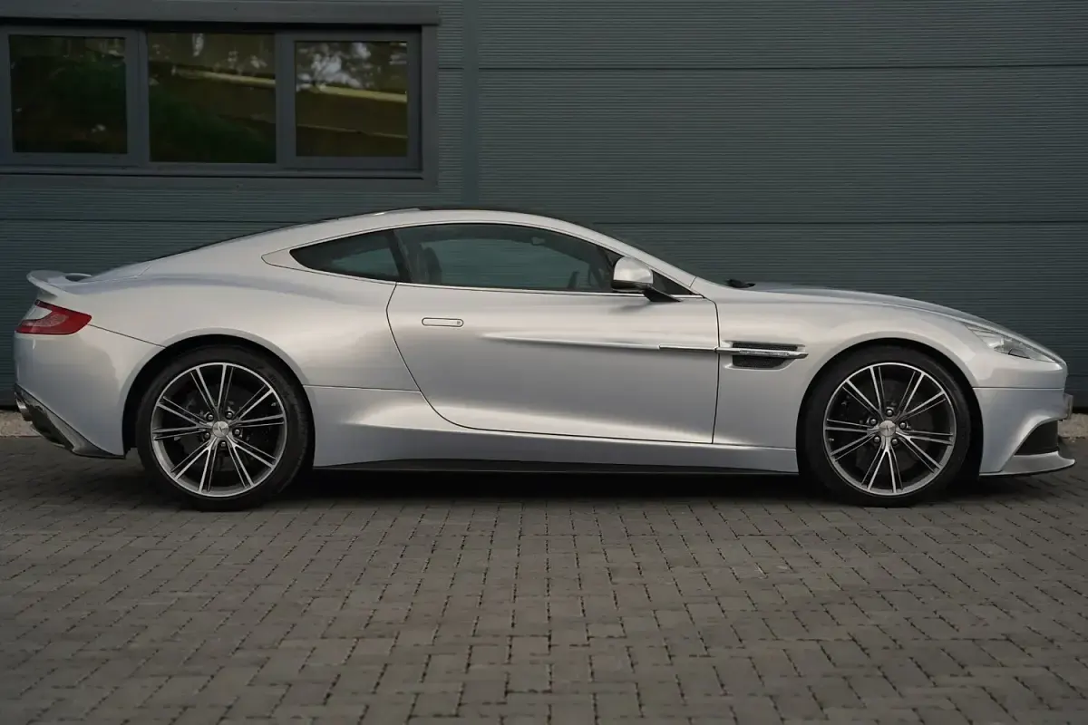 Used Aston Martin Vanquish 573 HP (421 kW) 2014 Silver Coupe