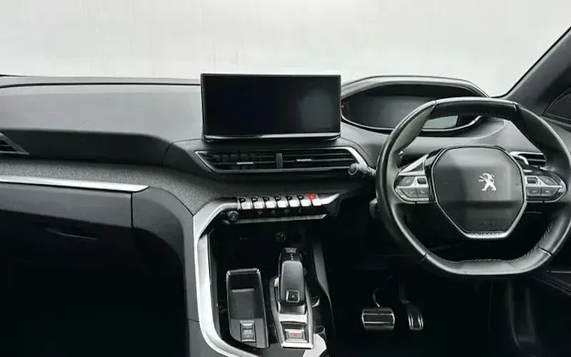 Used Peugeot 3008 Allure+ 131 HP (96 kW) 2023 Red SUV