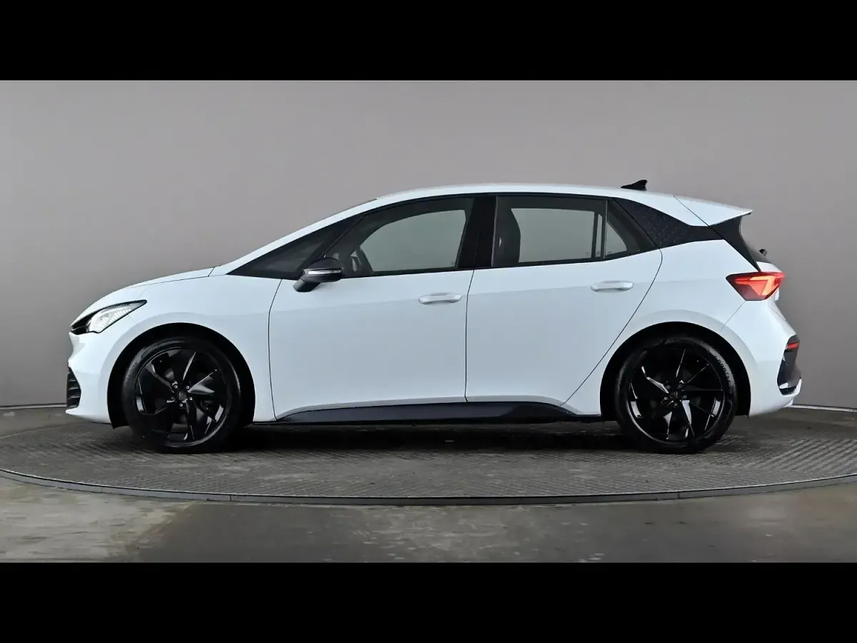 Used Cupra Born e-Boost 169 kW (231 HP) 2025 White Hatchback