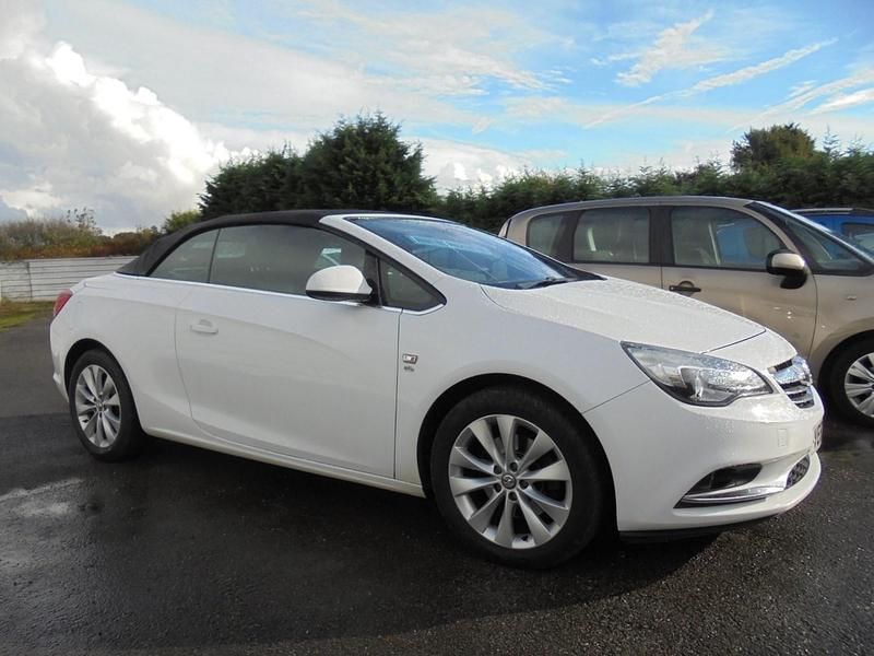 White Used 2014 Vauxhall Cascada Elite Cabriolet | £4,750 (Fair price) - Image 1/1