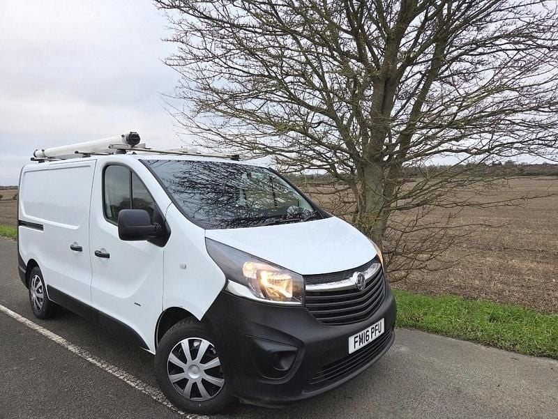 Used Vauxhall Vivaro 90 HP (66 kW) 2016 White MPV