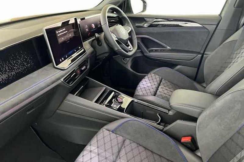 Used VW Tiguan R-line 150 HP (110 kW) 2026 Cipressino green SUV