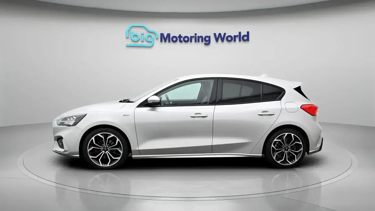 Used Ford Focus ST-Line X 125 HP (91 kW) 2021 Silver Hatchback