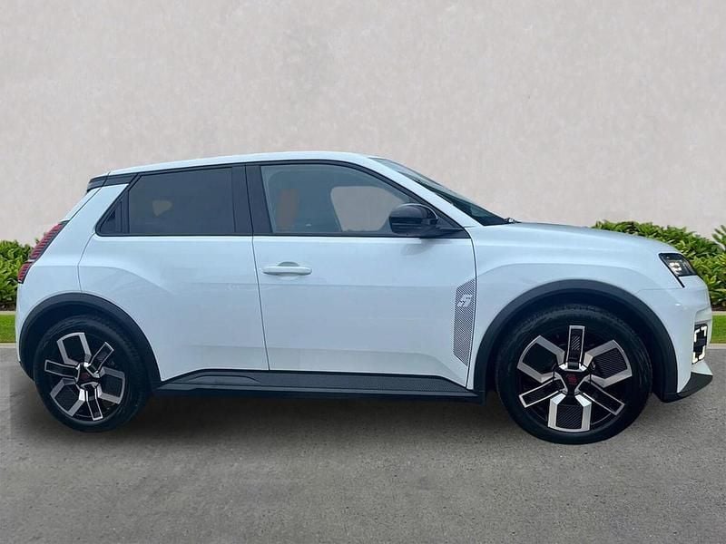 New Renault R5 Komfort 110 kW (150 HP) 2026 White Hatchback