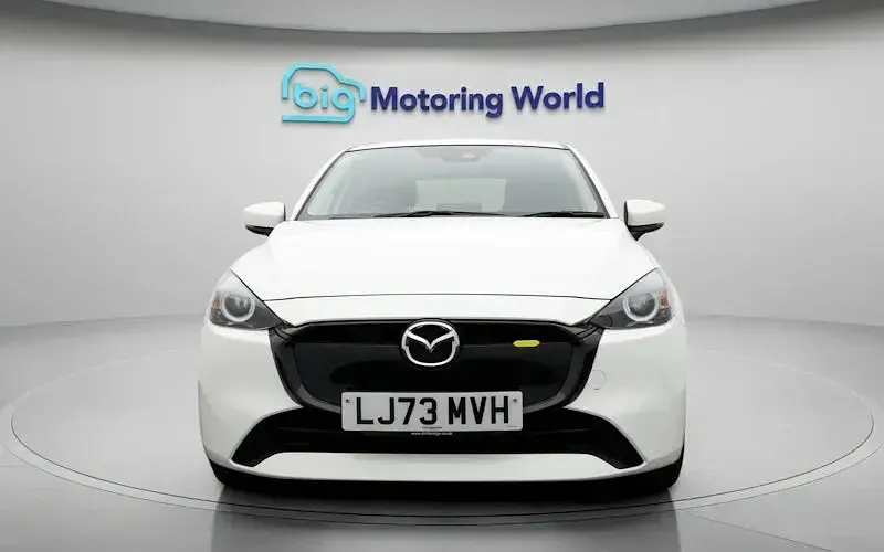Begagnad Mazda 2 Exclusive-Line 90 HK (66 kW) 2024 Vit Halvkombi