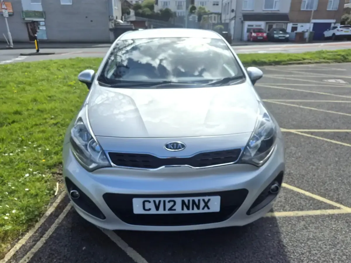 Used Kia Rio 107 HP (78 kW) 2012 Silver Hatchback