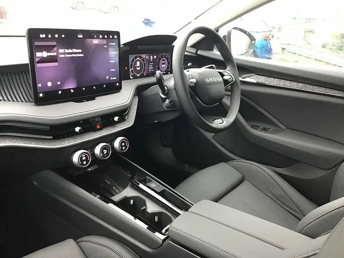 Nuevo Skoda Superb SE L 110 CV (80 kW) 2026 Plateado Utilitario