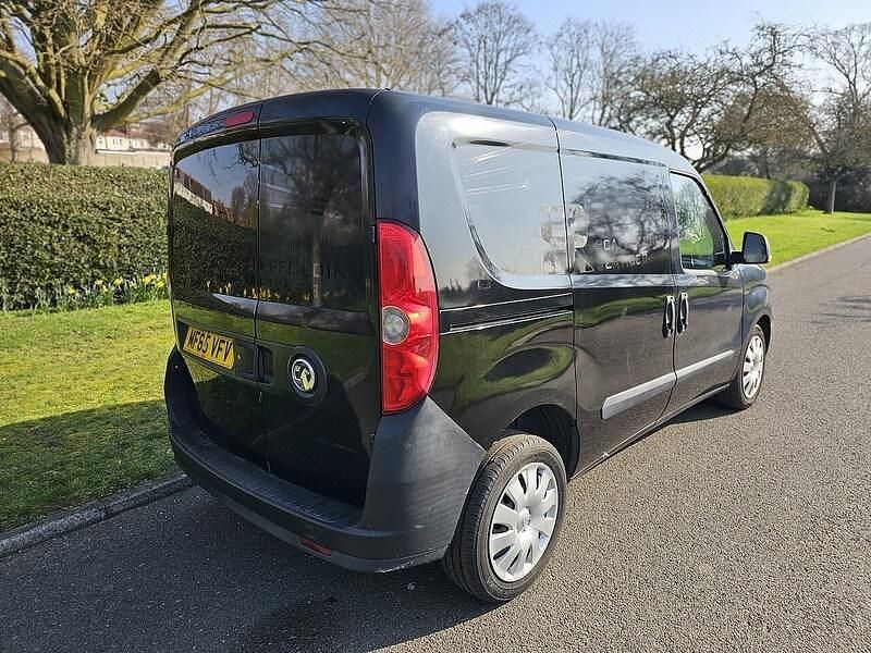 Used Vauxhall Combo 105 HP (77 kW) 2015 Black MPV
