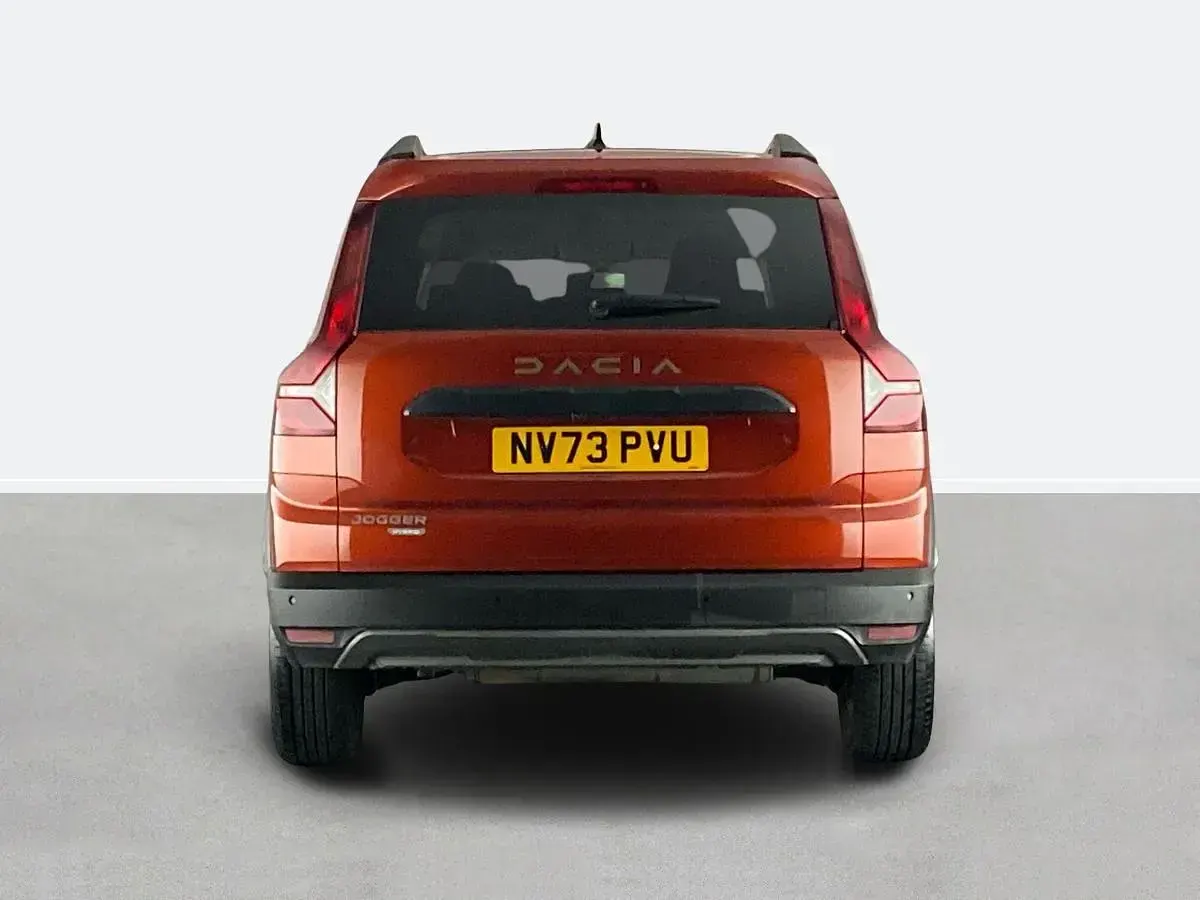 Used Dacia Jogger Extreme 140 HP (102 kW) 2023 Brown MPV