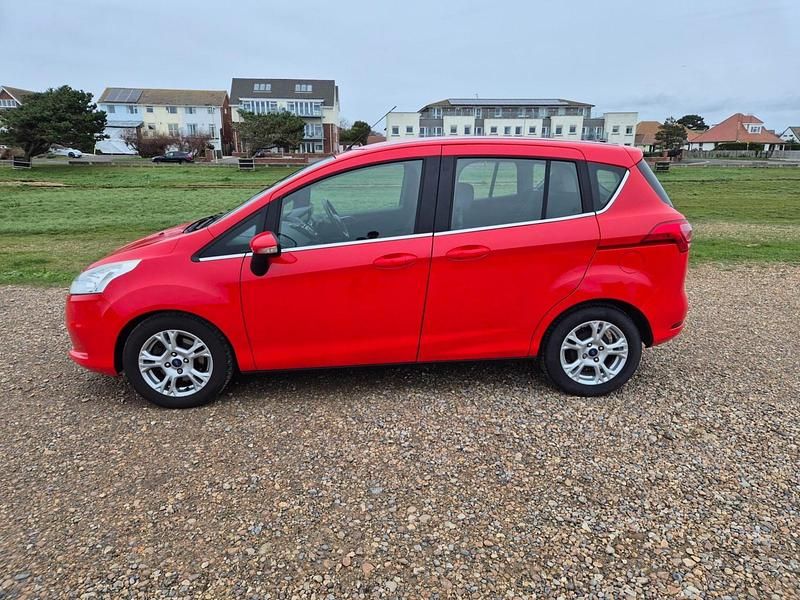 Used Ford B-MAX Zetec 105 HP (77 kW) 2017 Red MPV
