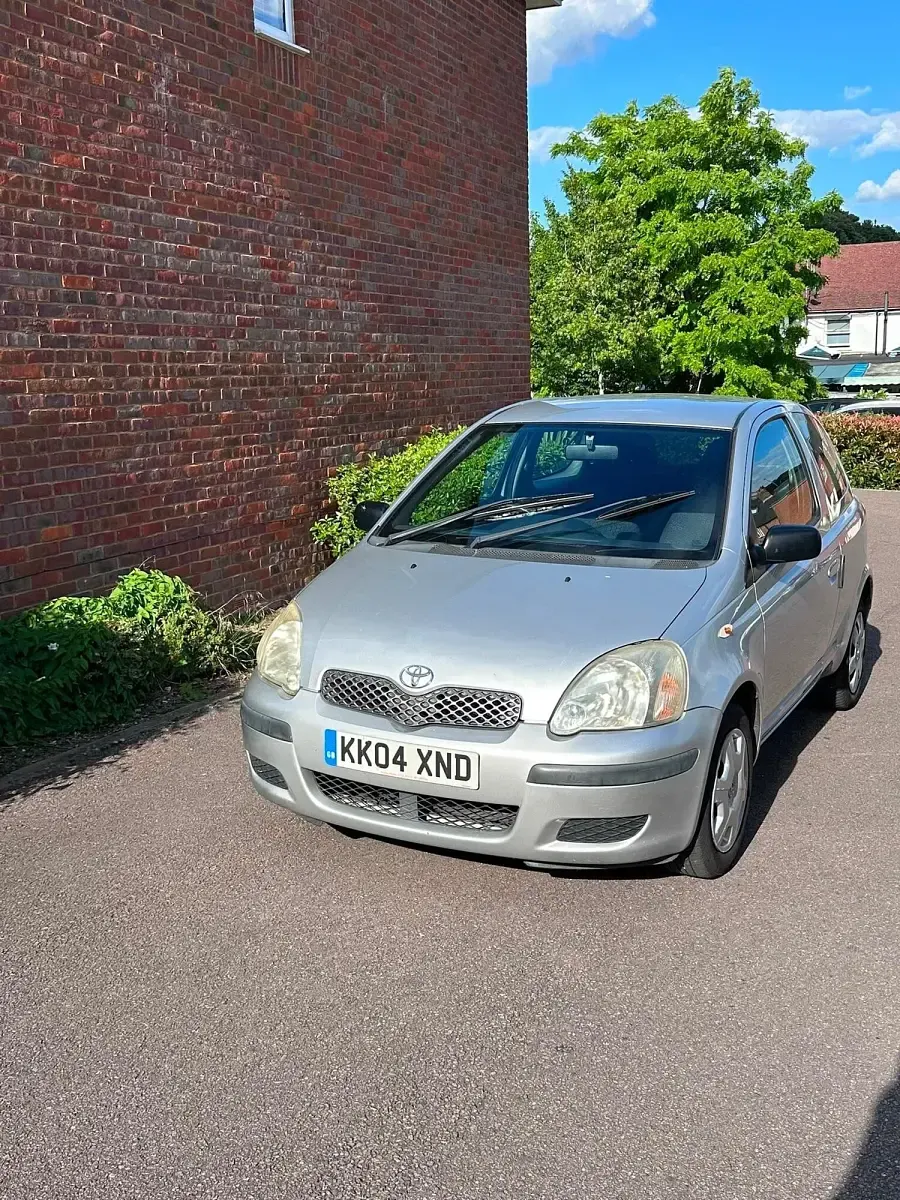 Used Toyota Yaris T3 65 HP (47 kW) 2004 Silver Hatchback