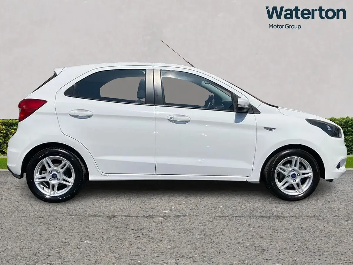 Used Ford Ka Plus Zetec 85 HP (62 kW) 2017 White Hatchback