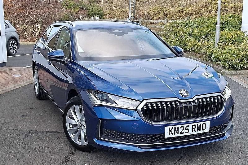 Used Skoda Superb SE Technology 150 HP (110 kW) 2025 Cobalt blue metallic Estate