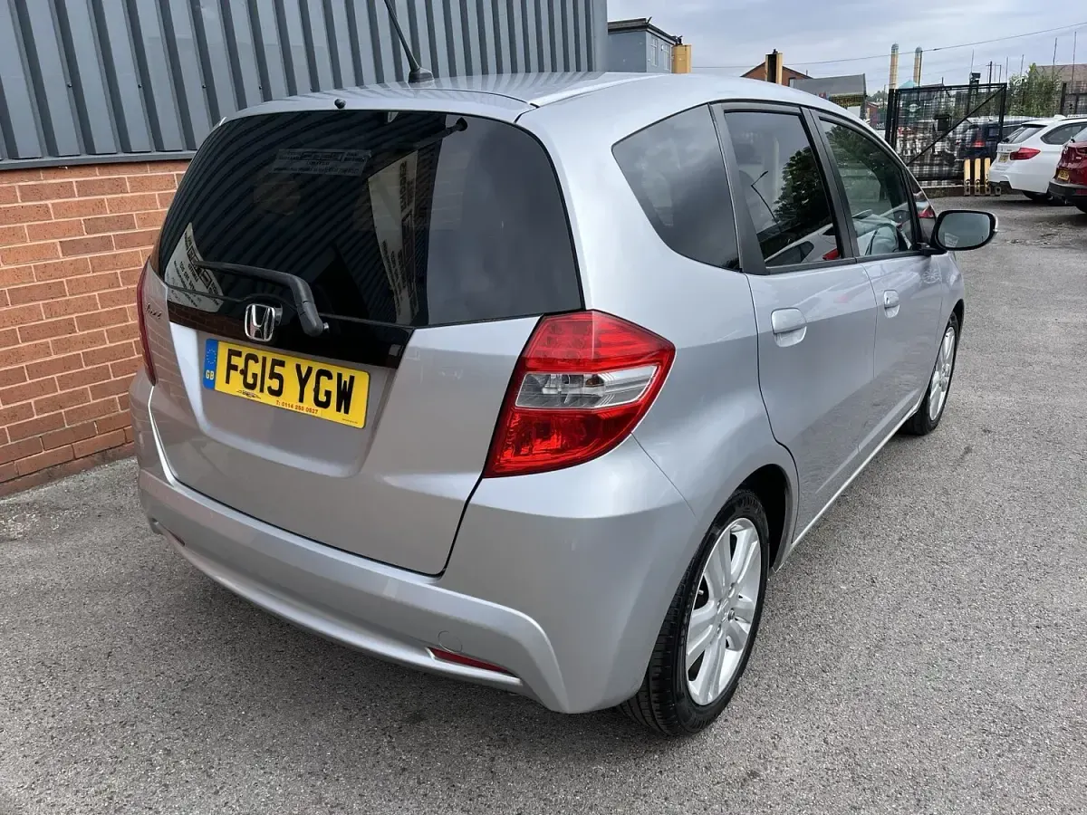 Used Honda Jazz ES 2015 Silver Hatchback