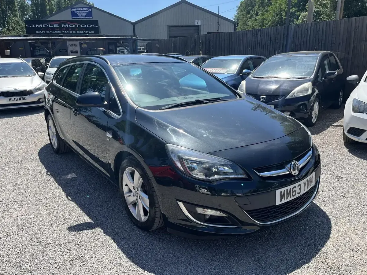 Used Vauxhall Astra SRi 165 HP (121 kW) 2014 Black Estate