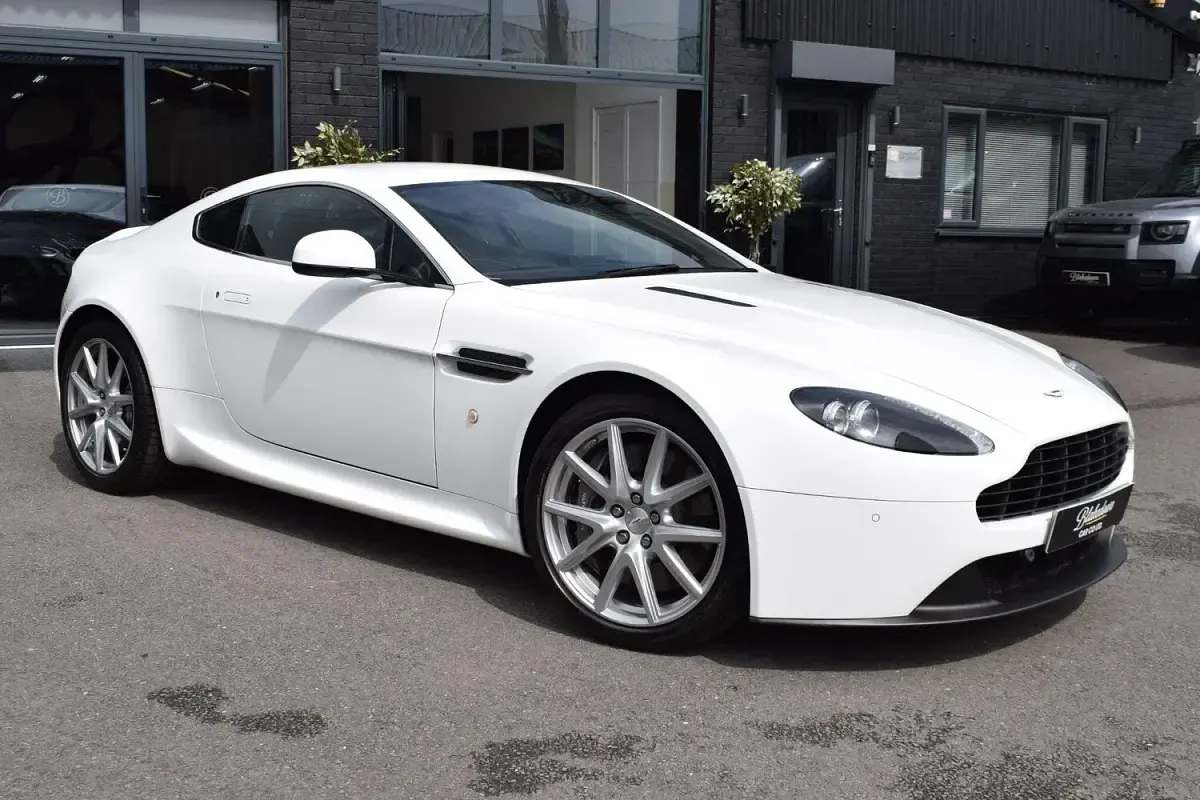 Used Aston Martin Vantage 2014 White Coupe