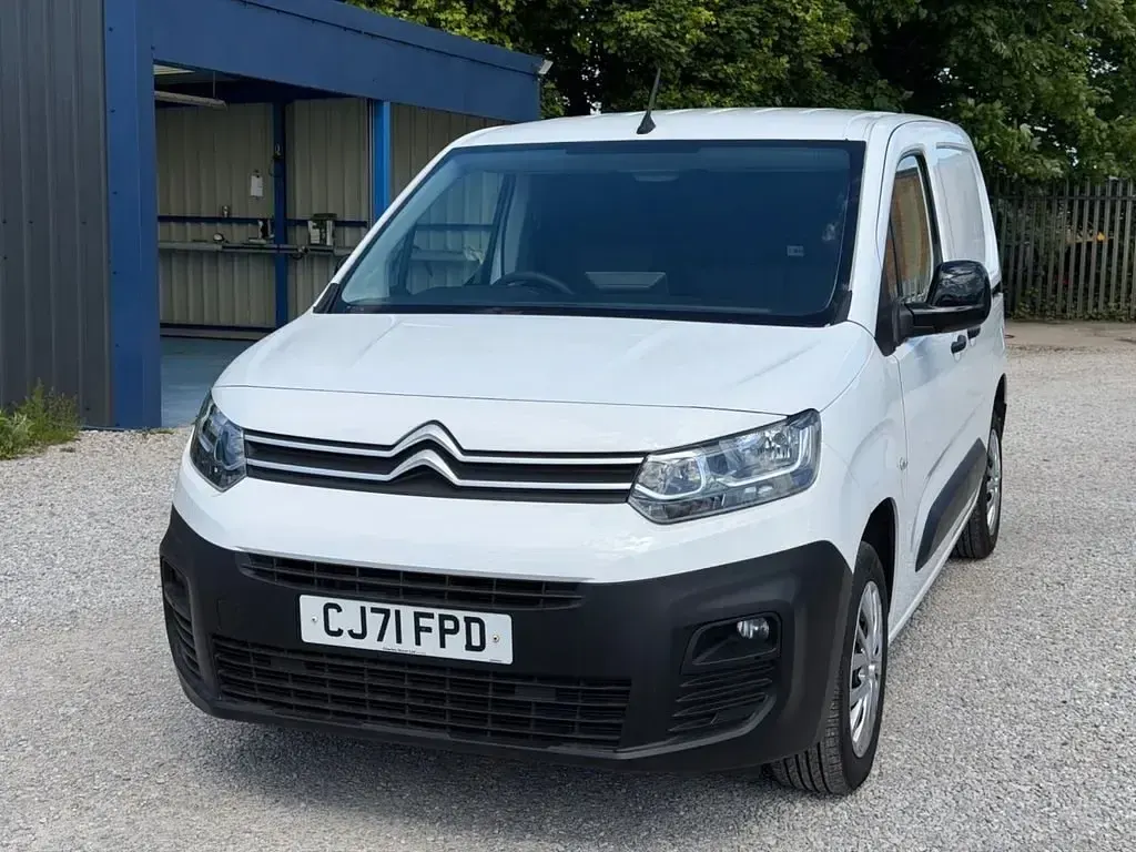 Usado Citroën Berlingo 100 HP (73 kW) 2022 Branco Monovolume