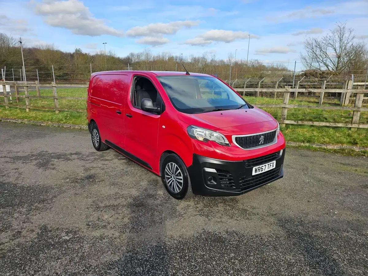Second-hand Peugeot Expert S 120 CP (88 kW) 2017 Roșu Van