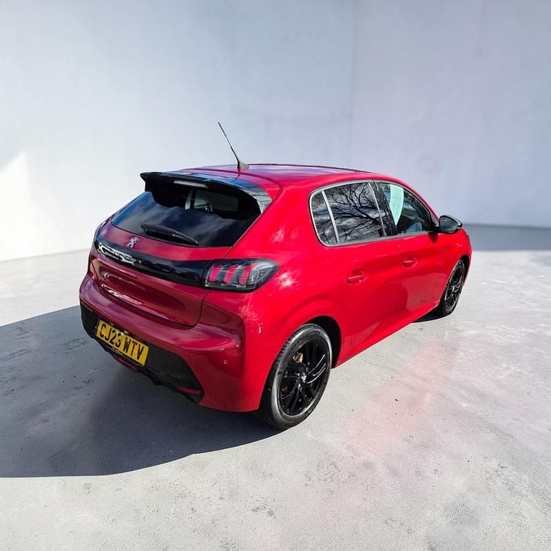 Used Peugeot 208 Allure+ 100 HP (73 kW) 2023 Red Hatchback