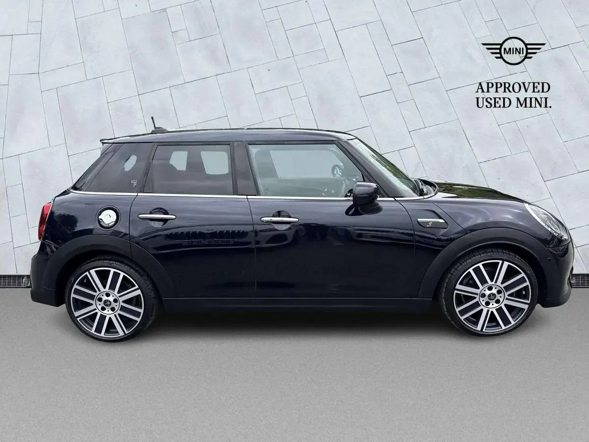 Begagnad Mini Cooper S Exclusive 176 HK (129 kW) 2022 Svart Halvkombi