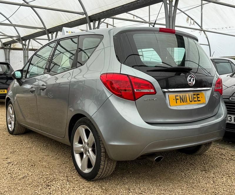 Begagnad Vauxhall Meriva 130 HK (95 kW) 2011 Silver Minibuss