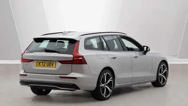 Używany Volvo V60 Plus 197 KM (144 kW) 2023 Kombi
