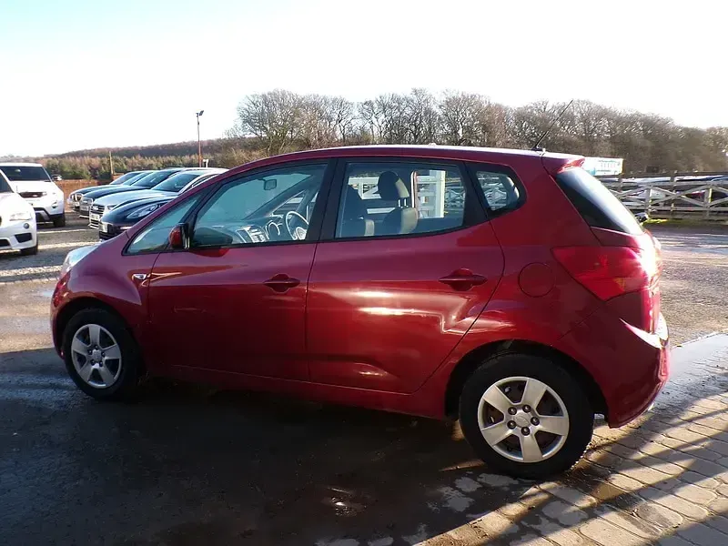 Used Kia Venga Air 90 HP (66 kW) 2012 Red Hatchback