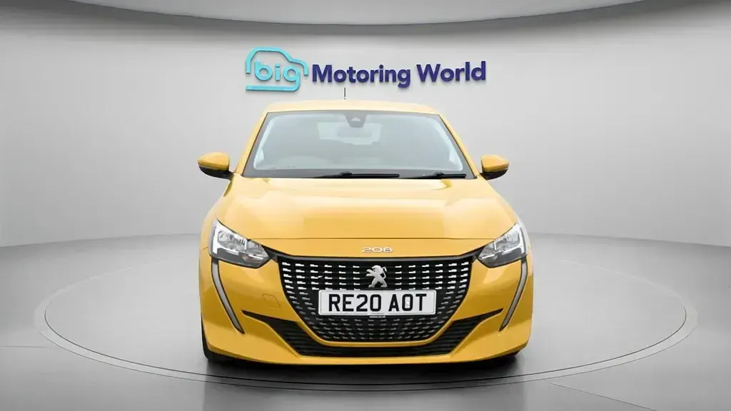 Używany Peugeot 208 Allure 100 KM (73 kW) 2020 Żółty Hatchback
