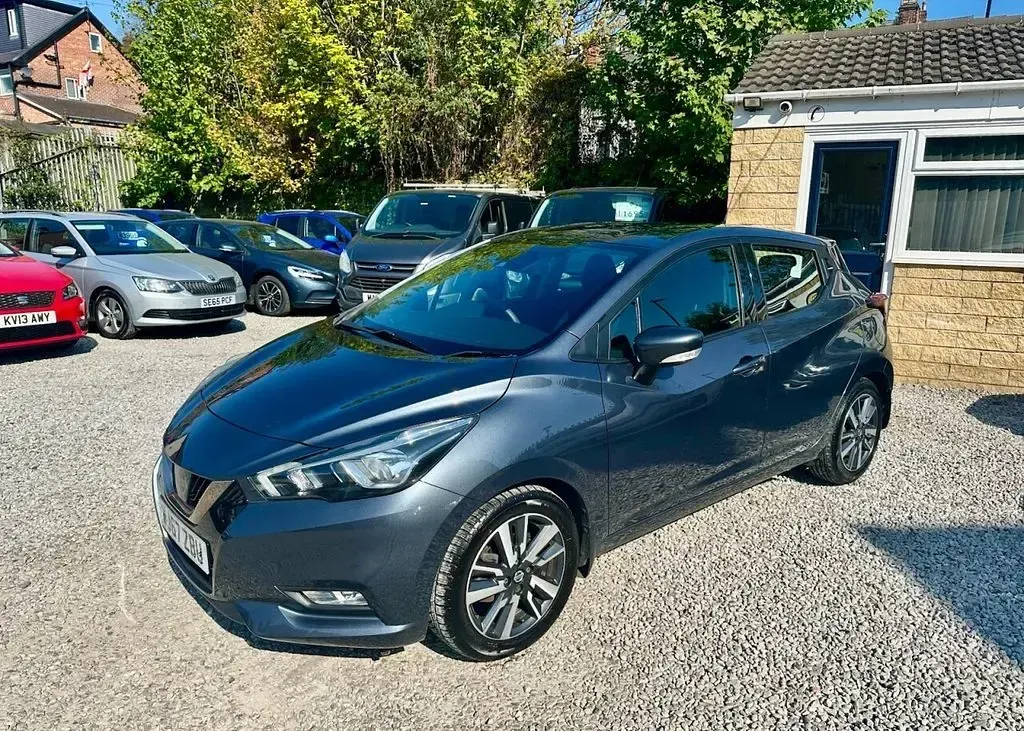 Usado Nissan Micra Acenta 90 HP (66 kW) 2017 Cinzento Citadino
