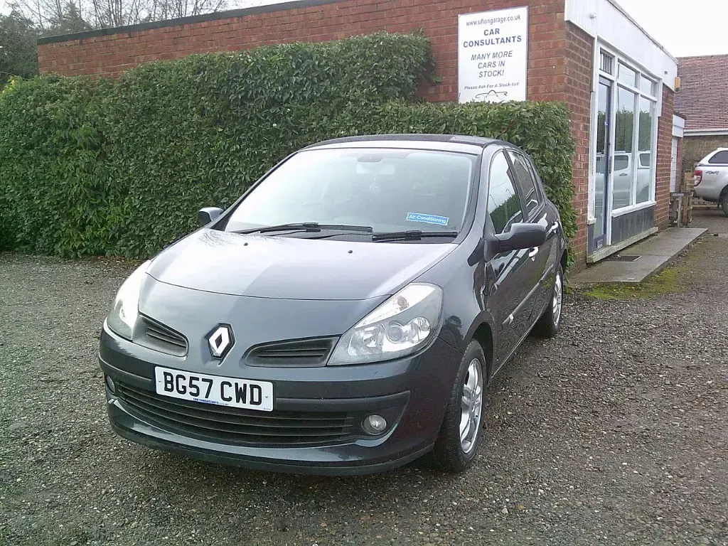 Used Renault Clio II Dynamique 2007 Grey Hatchback