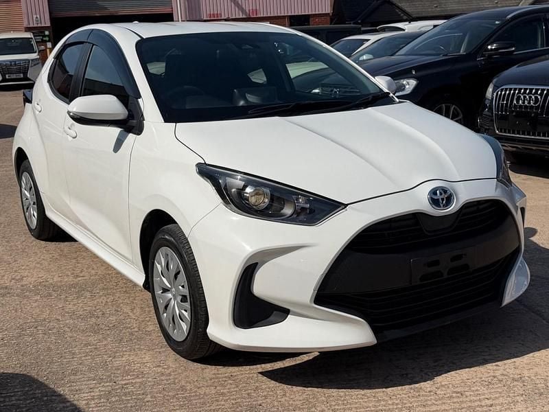 Used Toyota Yaris 107 HP (78 kW) 2020 White Hatchback