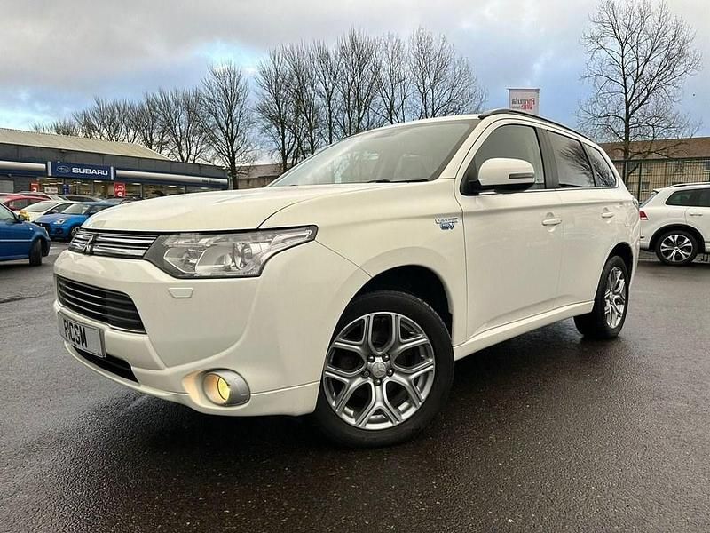 Used Mitsubishi Outlander P-HEV 162 HP (119 kW) 2014 White Estate