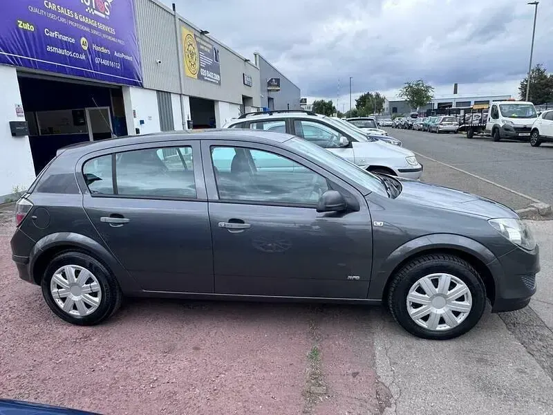 Used Vauxhall Astra 138 HP (101 kW) 2009 Grey Hatchback