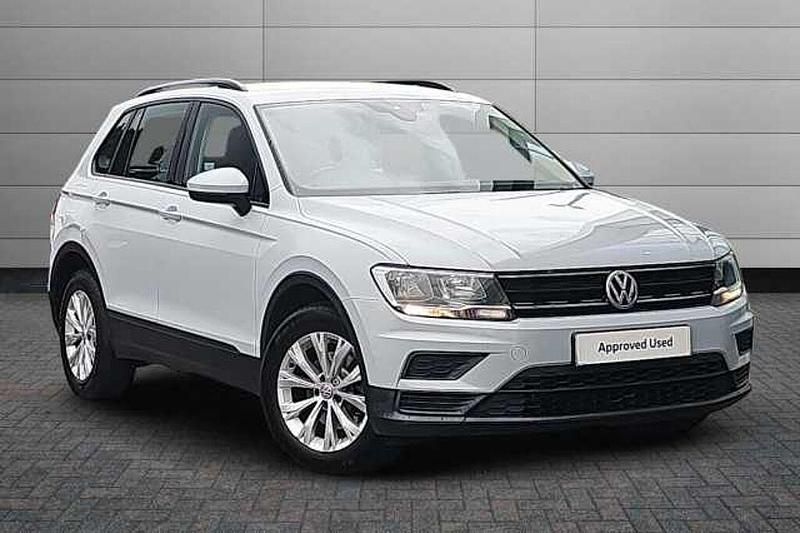 White silver Used 2018 VW Tiguan S SUV | £12,895 (Fair price) - Image 1/4