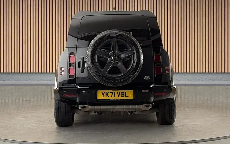 Used Land Rover Defender SE Dynamic 300 HP (220 kW) 2023 SUV