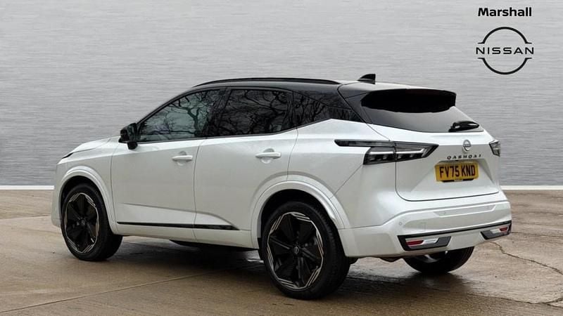 New Nissan Qashqai 158 HP (116 kW) 2025 Two tone pearl  pearl white with pearl black roof SUV