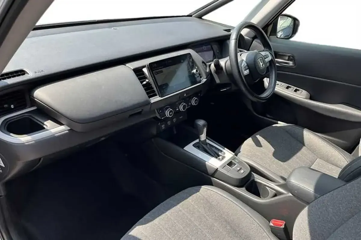 Used Honda Jazz Hybrid 109 HP (80 kW) 2021 Platinum white Hatchback